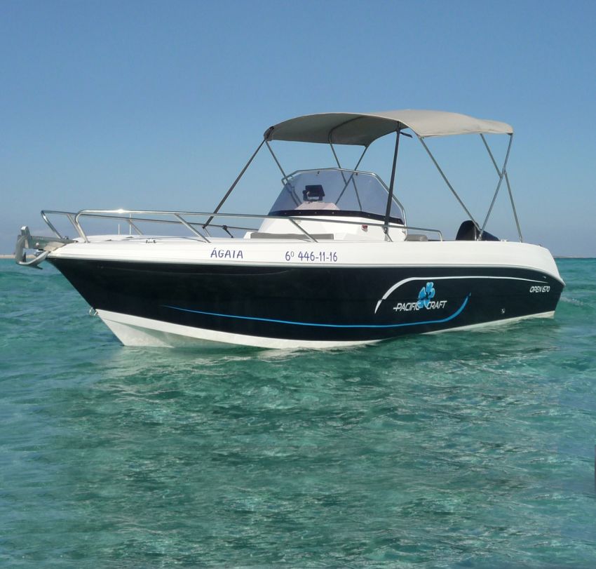 Rent Pacific Craft powerboat in Ibiza